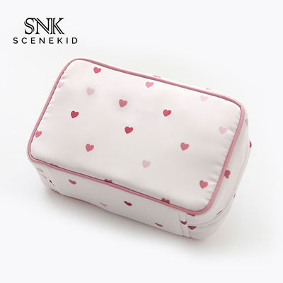 Schöne rosa Herz-Satin-Gewebe-Make-upbürsten-Drucktasche mit Reißverschluss